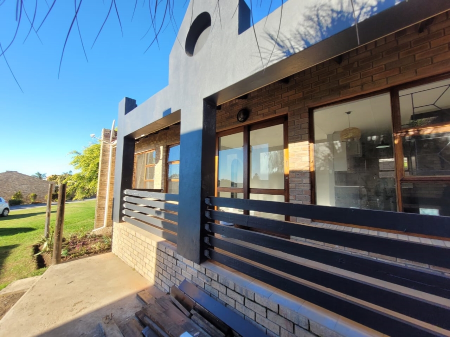 To Let 3 Bedroom Property for Rent in Wavecrest Eastern Cape